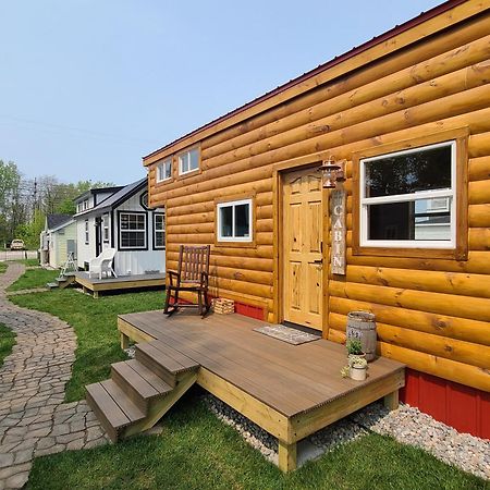 Tiny Digs Lakeshore - Tiny House Lodging مسكيغون المظهر الخارجي الصورة