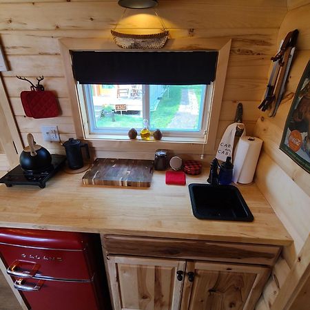 Tiny Digs Lakeshore - Tiny House Lodging مسكيغون المظهر الخارجي الصورة
