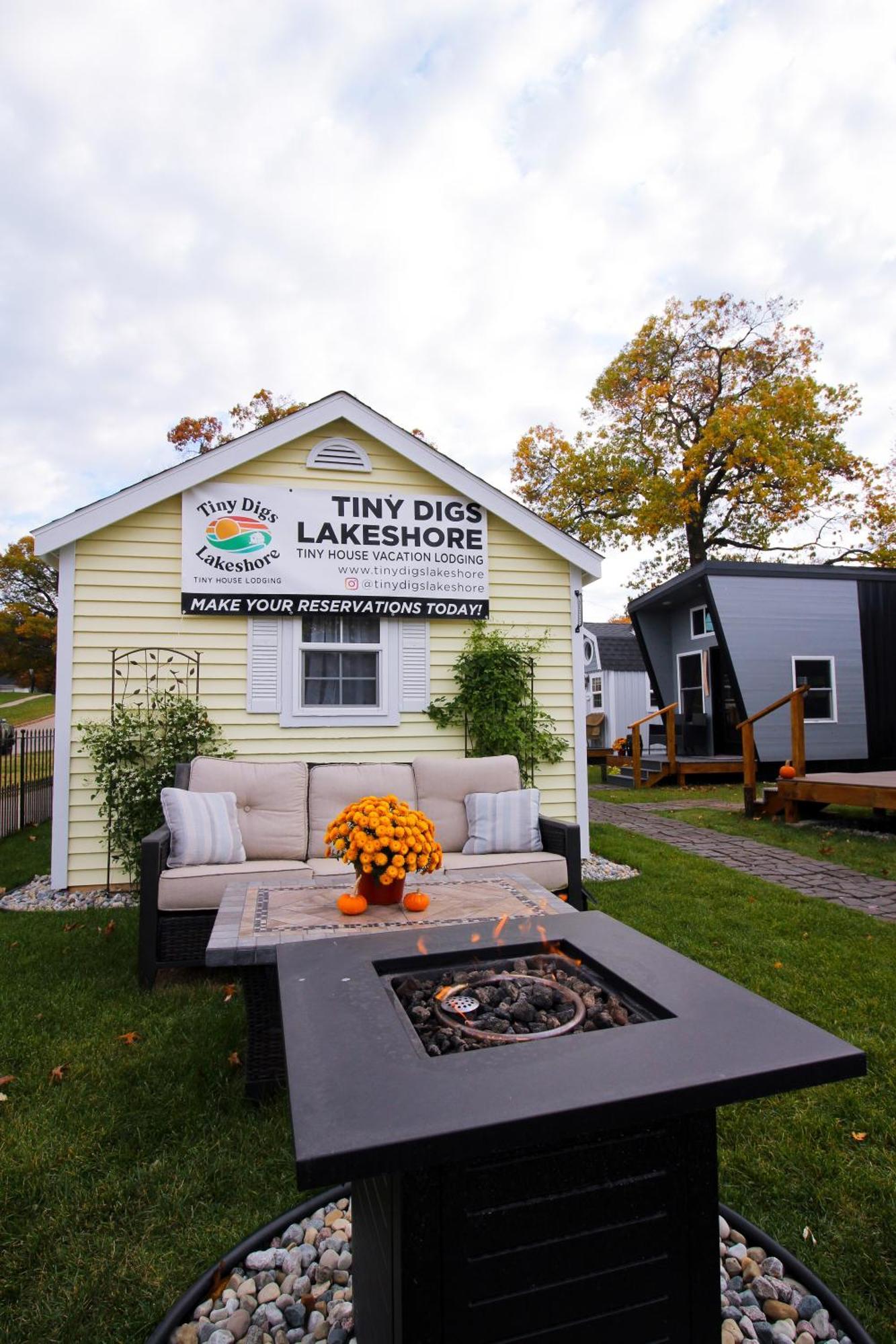 Tiny Digs Lakeshore - Tiny House Lodging مسكيغون المظهر الخارجي الصورة