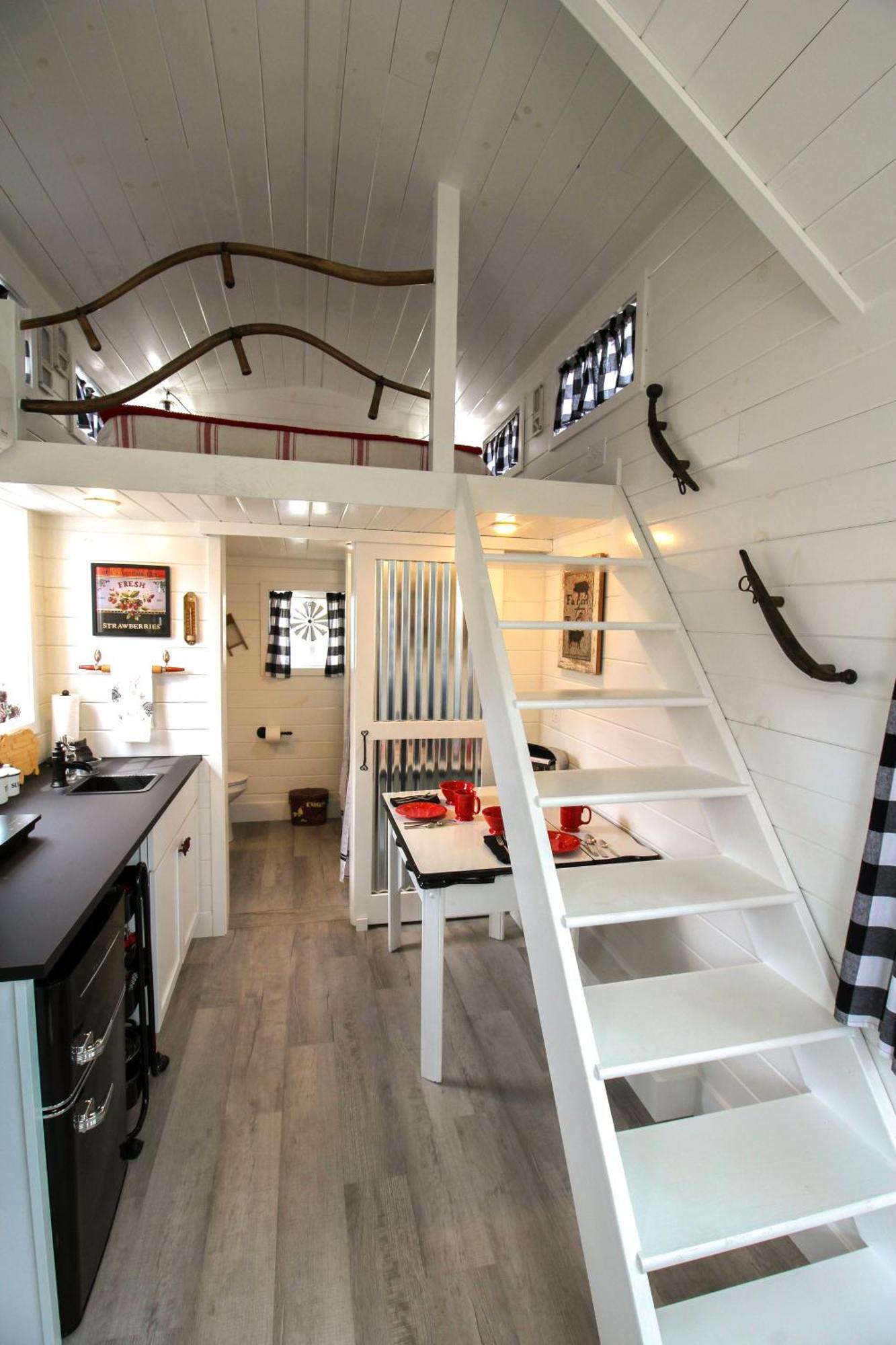 Tiny Digs Lakeshore - Tiny House Lodging مسكيغون المظهر الخارجي الصورة