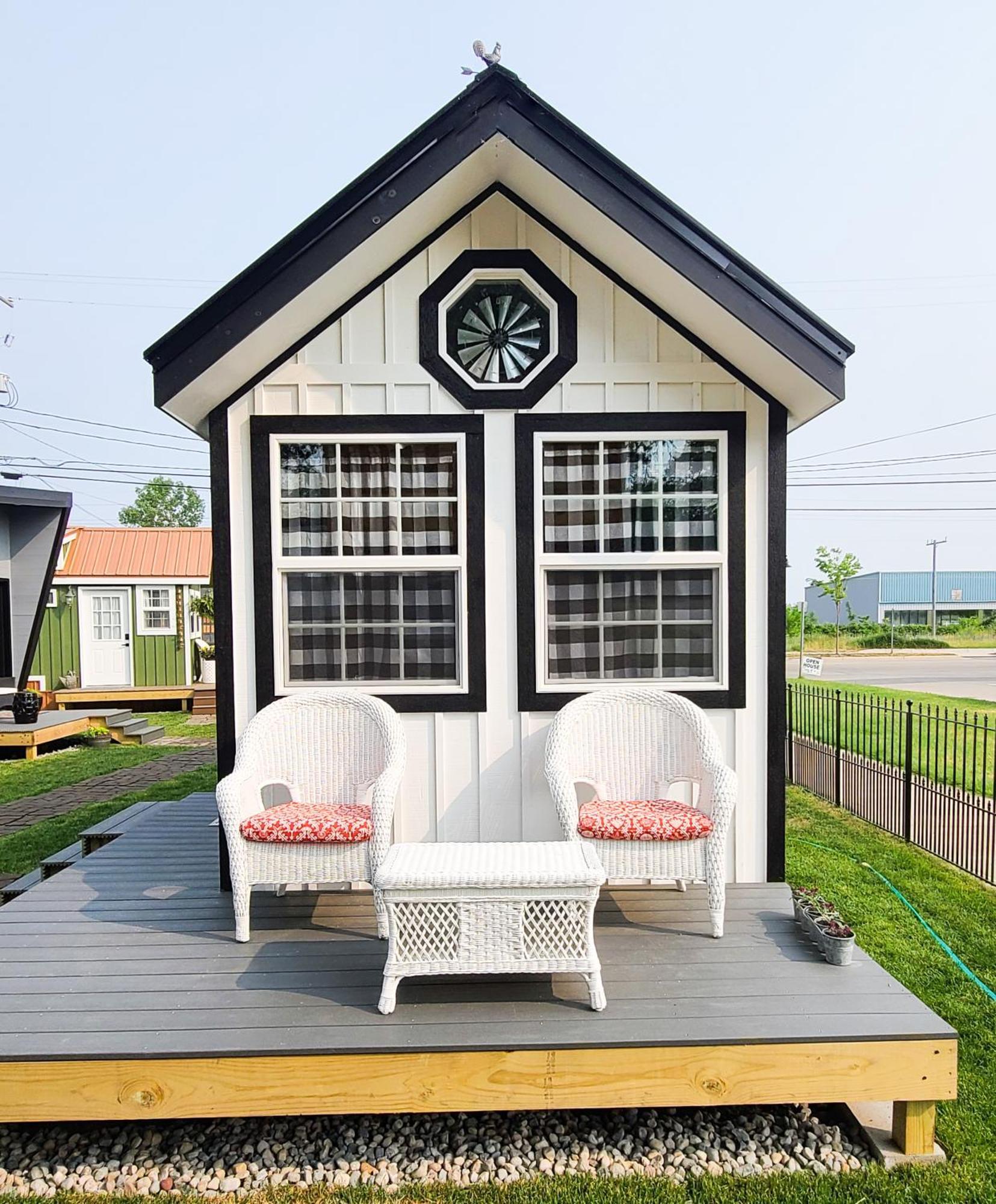 Tiny Digs Lakeshore - Tiny House Lodging مسكيغون المظهر الخارجي الصورة
