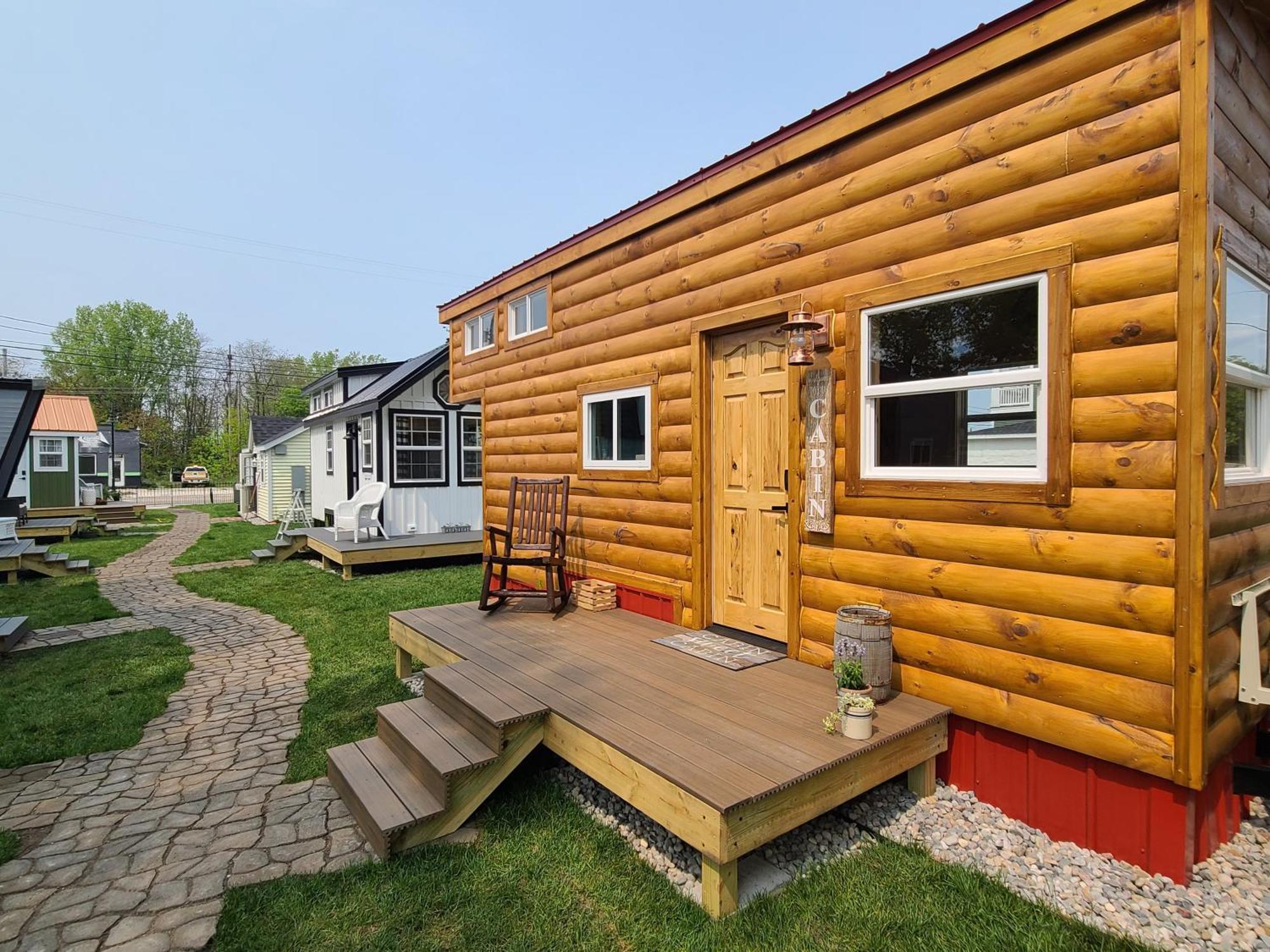 Tiny Digs Lakeshore - Tiny House Lodging مسكيغون المظهر الخارجي الصورة
