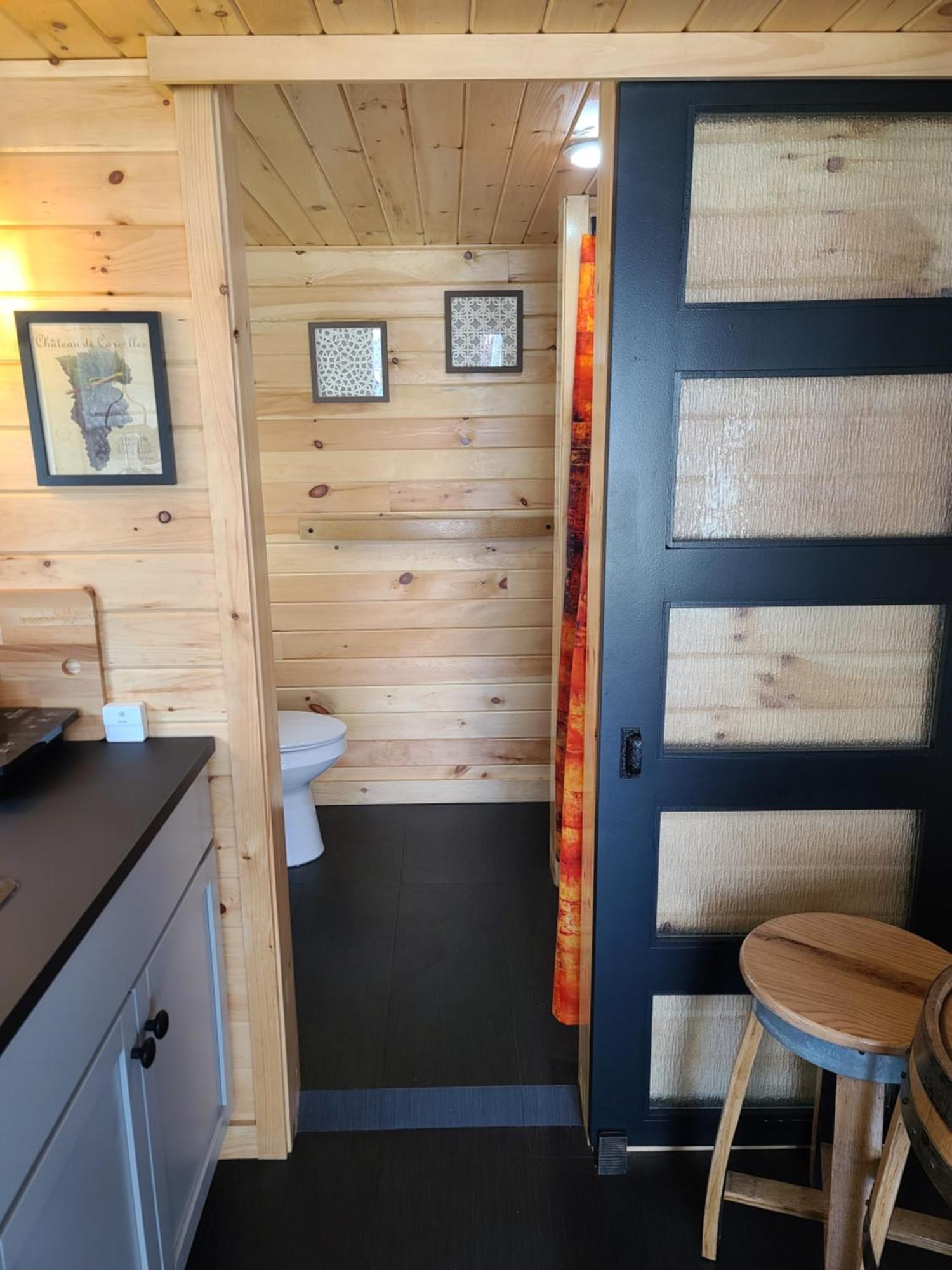 Tiny Digs Lakeshore - Tiny House Lodging مسكيغون الغرفة الصورة